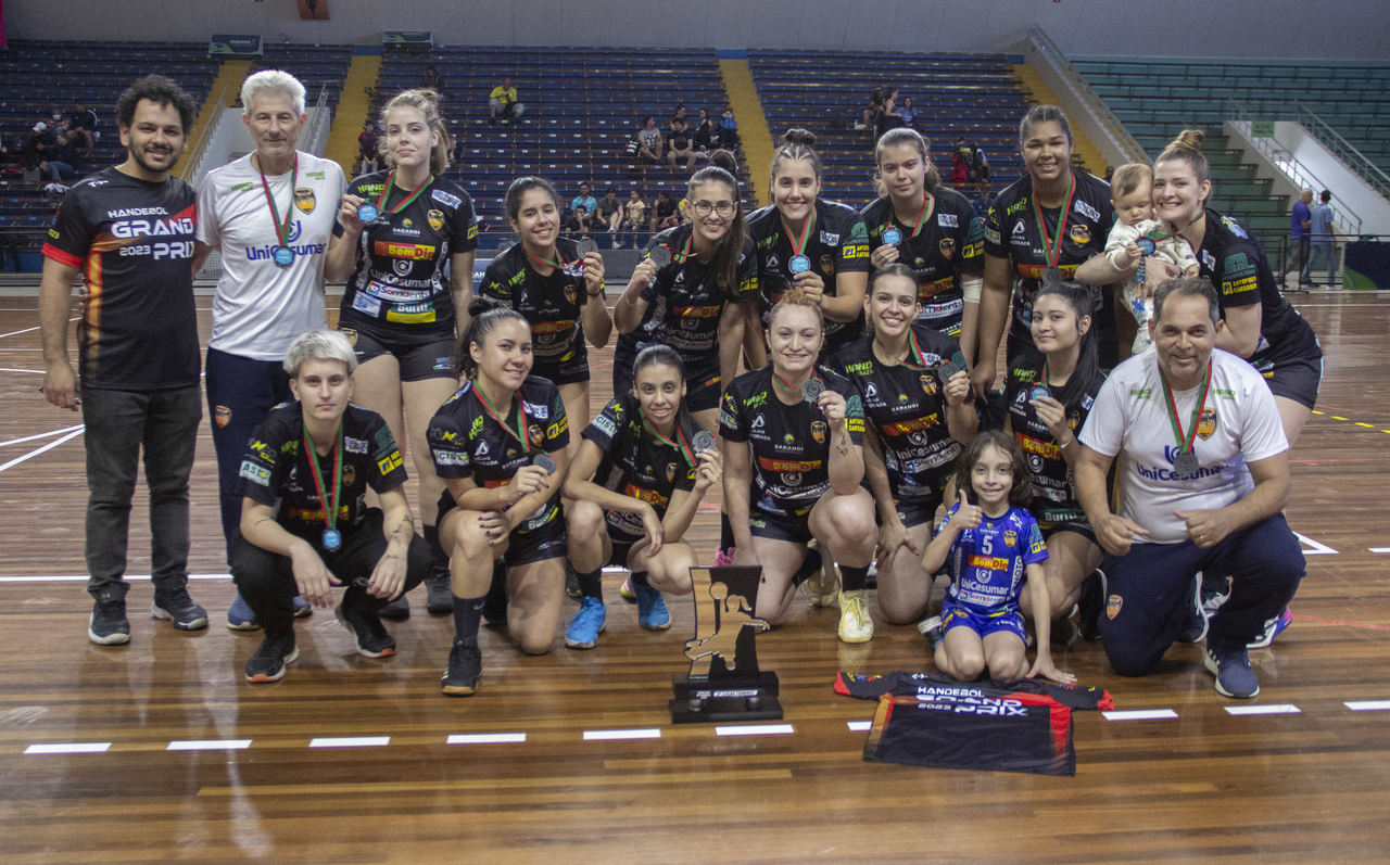 Equipe adulta do handebol feminino garante medalha de prata no Grand Prix em Curitiba